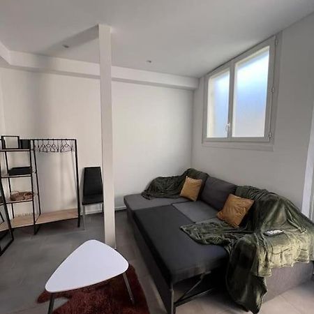 Appartement Idealement Situe モントロー・フォー・ヨンヌ エクステリア 写真