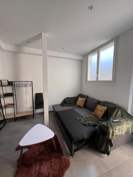 Appartement Idealement Situe モントロー・フォー・ヨンヌ エクステリア 写真