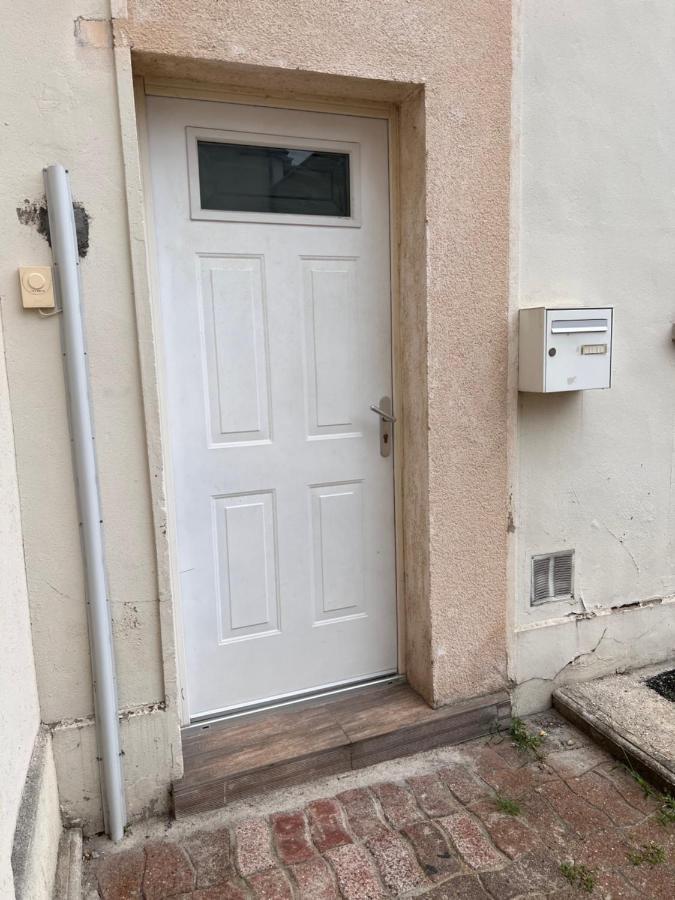 Appartement Idealement Situe モントロー・フォー・ヨンヌ エクステリア 写真